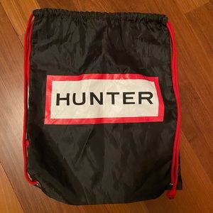 Hunter drawstring bay